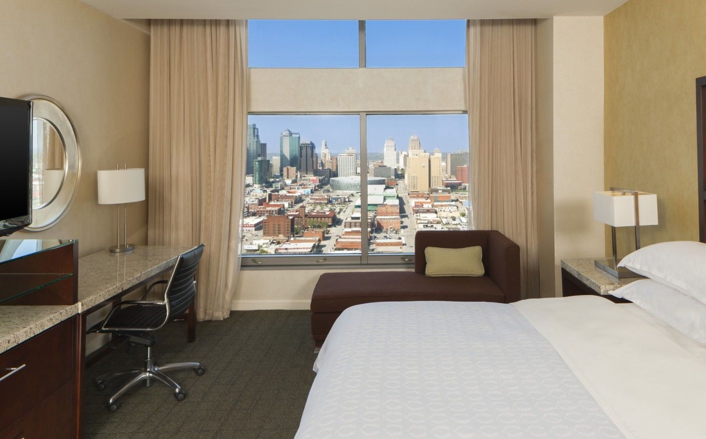 Kansas City Accommodation Luxury Suite Sheraton Kansas City Suites Sheraton Hotel At Crown Center